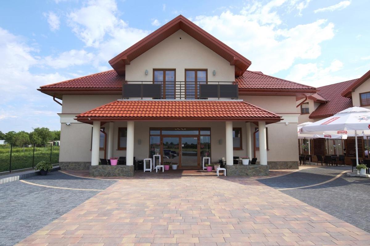 Malinowy Dwor Wieluń Exterior foto